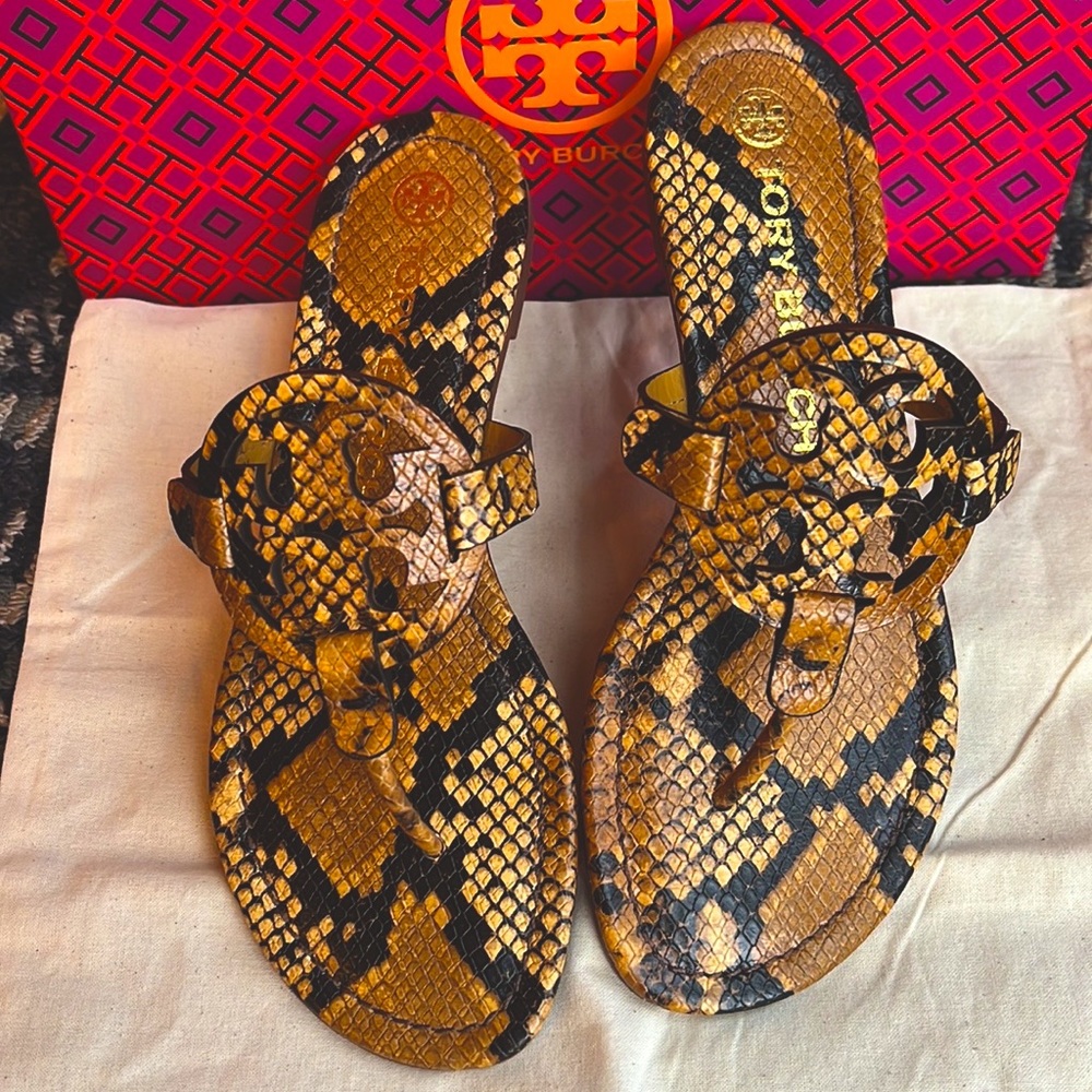 💯% Authentic Tory Burch Stamped Snake Printed Leather Miller